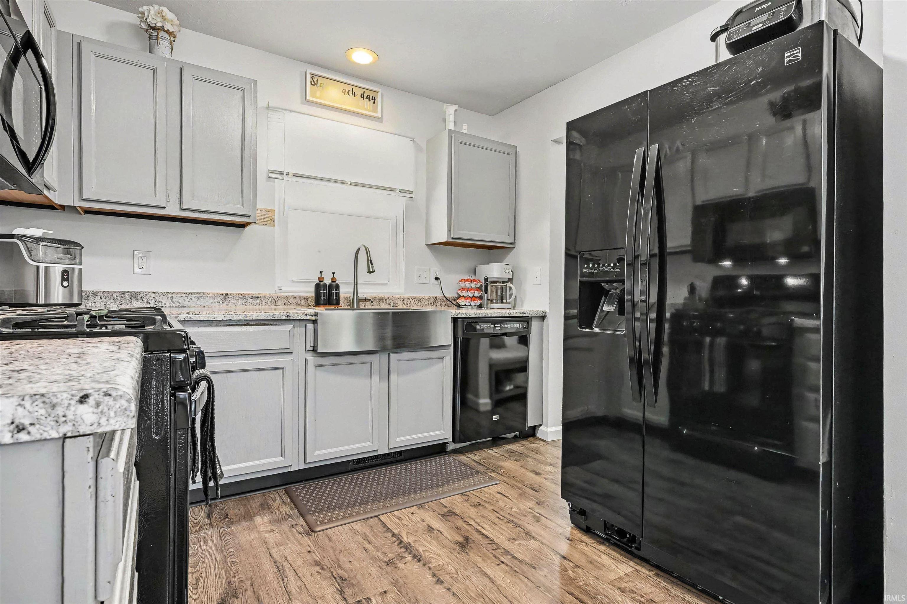 401 Pleasant Acres Nappanee IN 46550