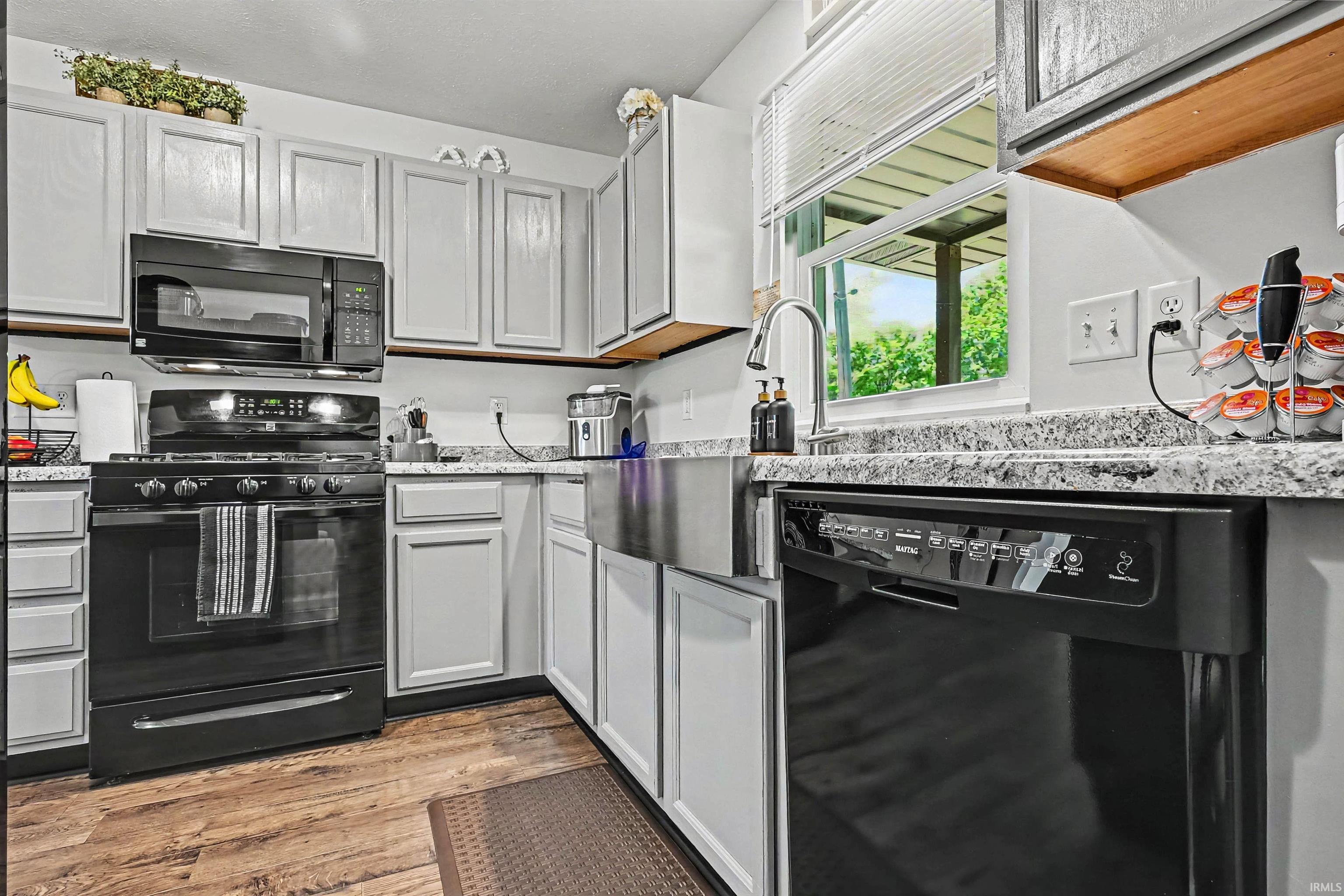 401 Pleasant Acres Nappanee IN 46550