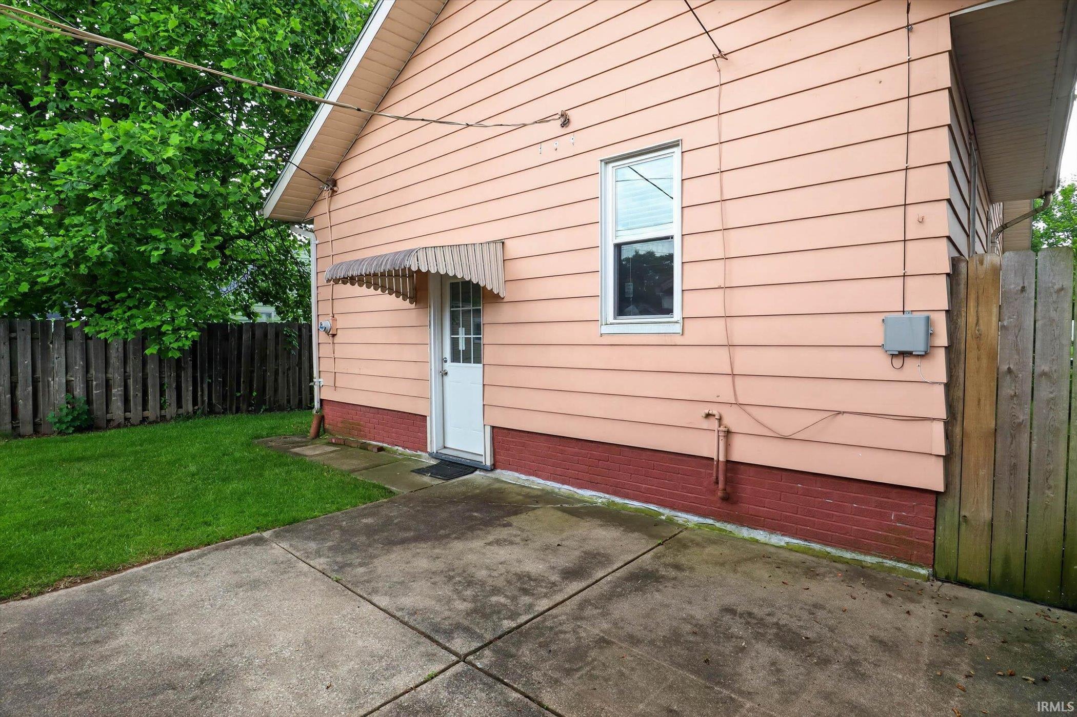 625 E Eckman Street South Bend IN 46614