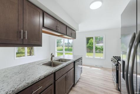 11179 N Wawasee Circle E Circle Cromwell IN 46732