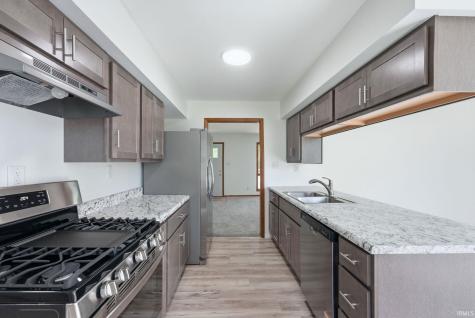 11179 N Wawasee Circle E Circle Cromwell IN 46732
