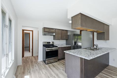 11179 N Wawasee Circle E Circle Cromwell IN 46732