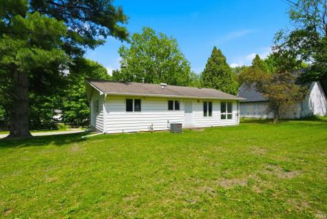 11179 N Wawasee Circle E Circle Cromwell IN 46732