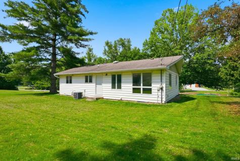11179 N Wawasee Circle E Circle Cromwell IN 46732