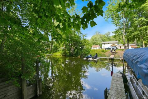 11179 N Wawasee Circle E Circle Cromwell IN 46732