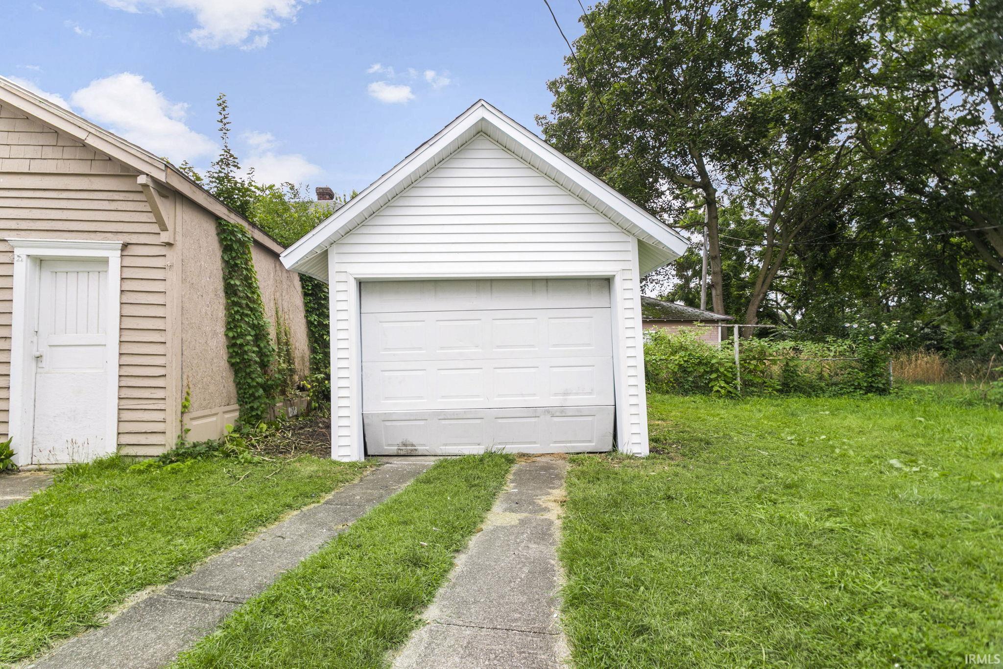 1046 Lawndale Avenue South Bend IN 46628