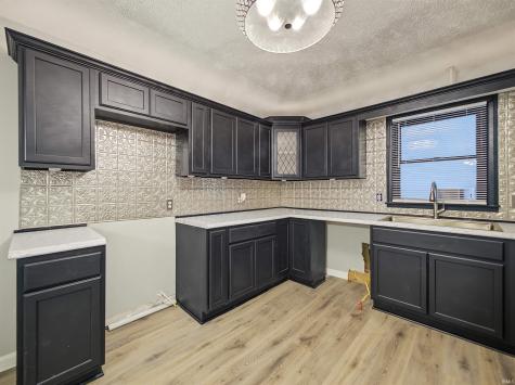 8627 New Harmony Road Evansville IN 47720