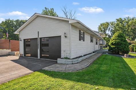 9285 E Sleepy Hollow Parkway Cromwell IN 46732