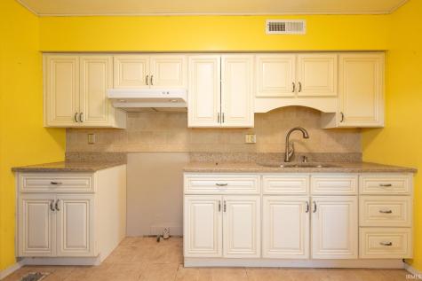2205 S Vine Street Muncie IN 47302