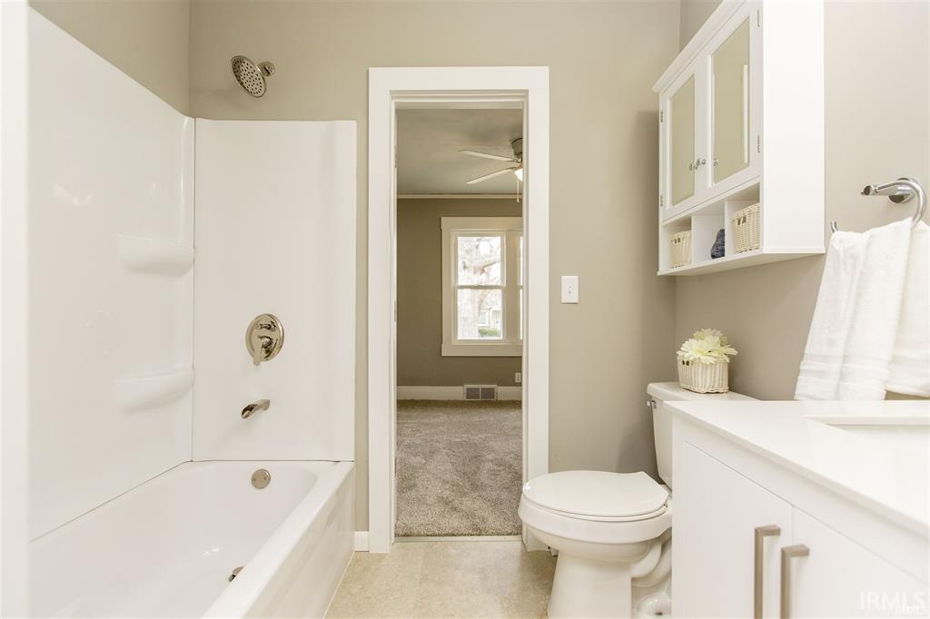 814 E Eckman Street South Bend IN 46614