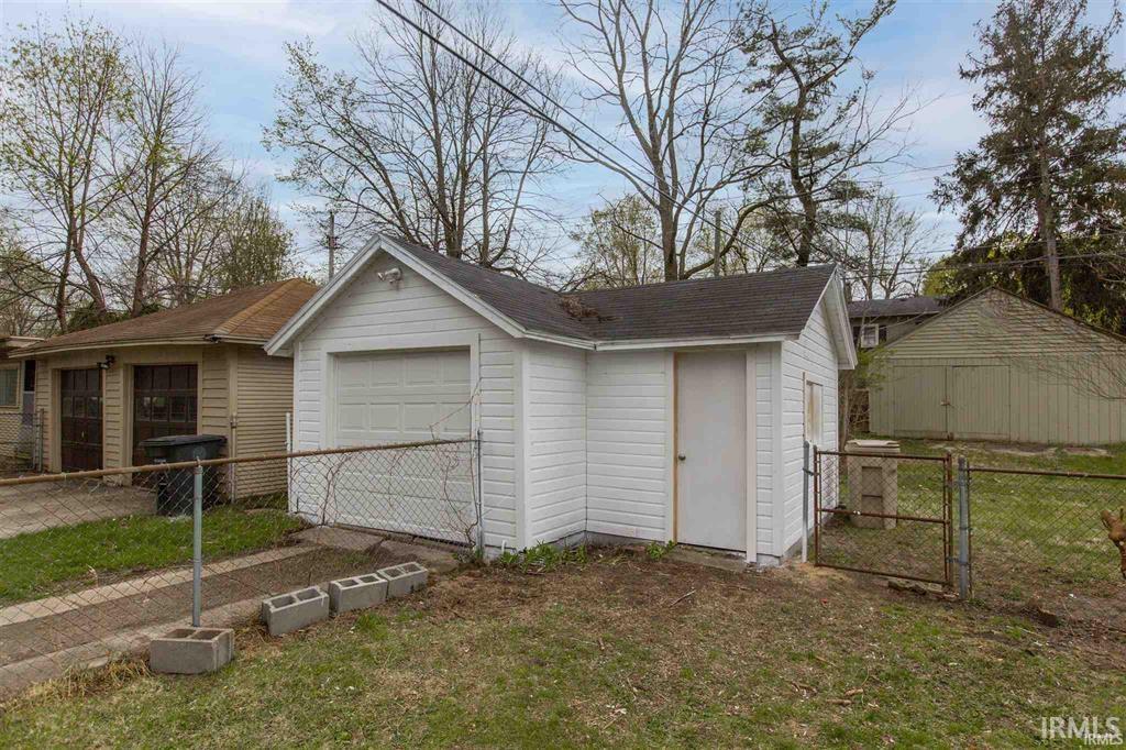 814 E Eckman Street South Bend IN 46614