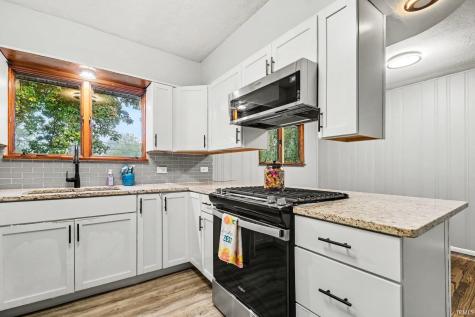 57245 Poppy Road South Bend IN 46619