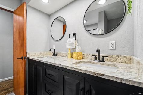 57245 Poppy Road South Bend IN 46619