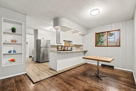 57245 Poppy Road South Bend IN 46619