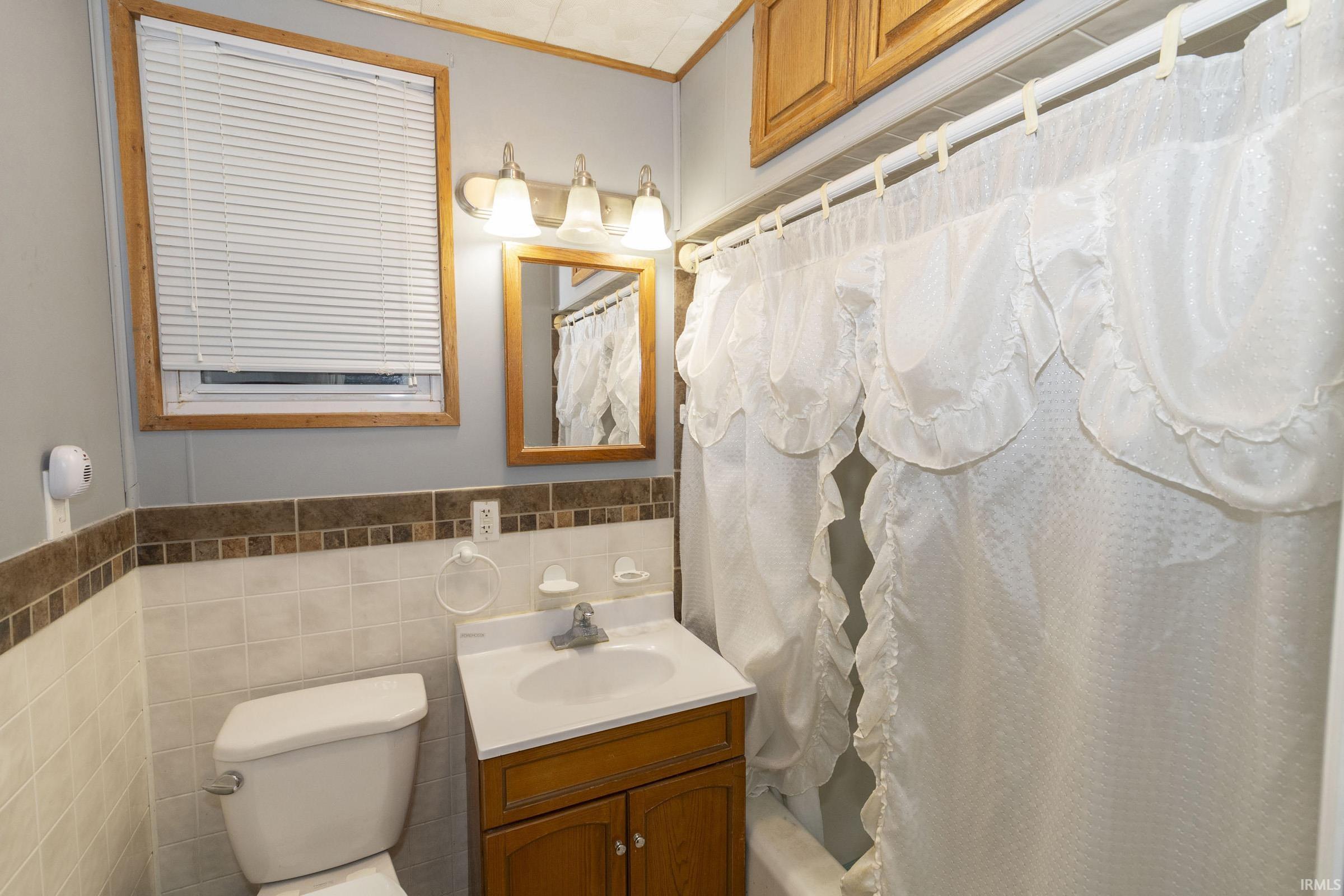 807 Emerson Street Goshen IN 46526