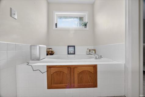 692 N Parker Lane Bloomfield IN 47424
