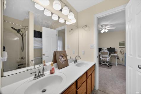 692 N Parker Lane Bloomfield IN 47424