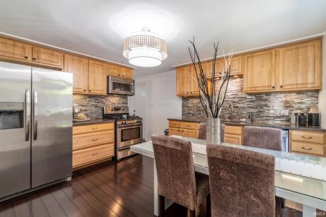 9521 Carriage Lane Fort Wayne IN 46804