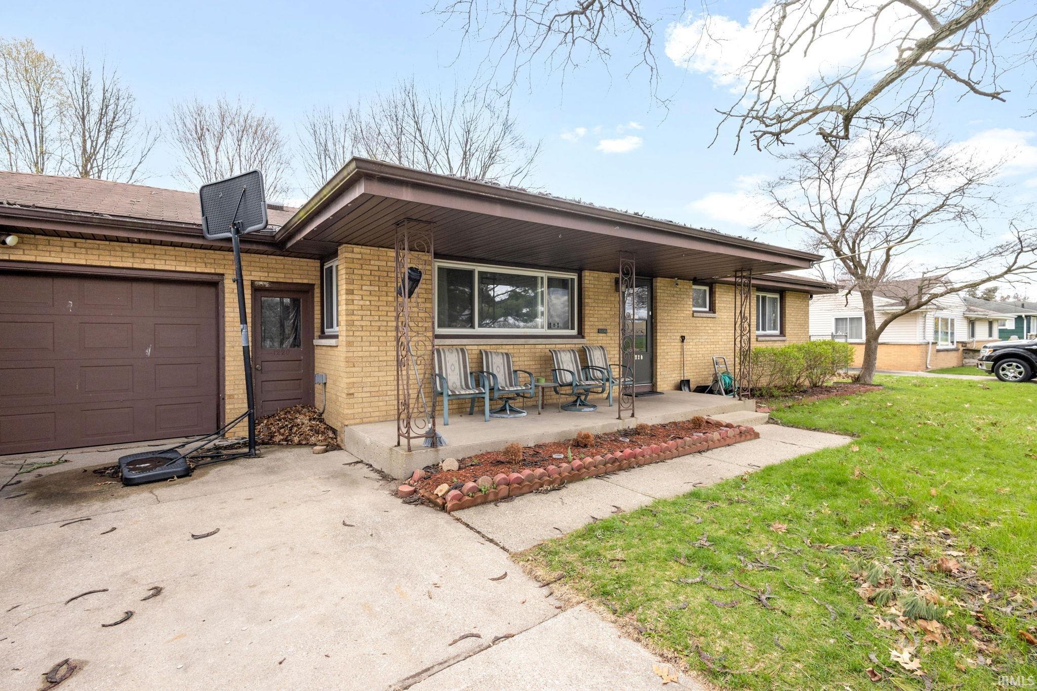 1220 Victory Avenue South Bend IN 46615