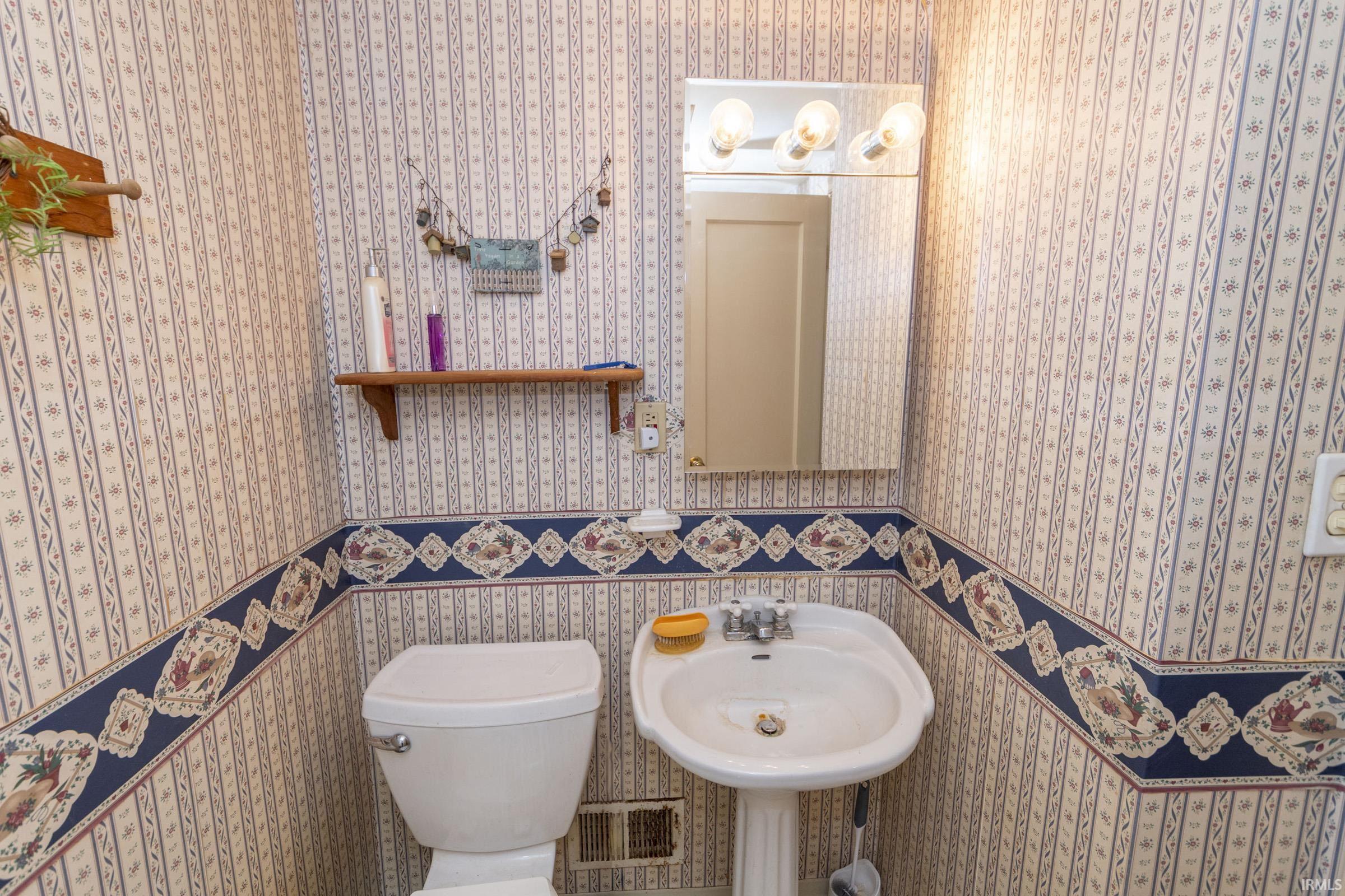 825 E Donmoyer Avenue South Bend IN 46614