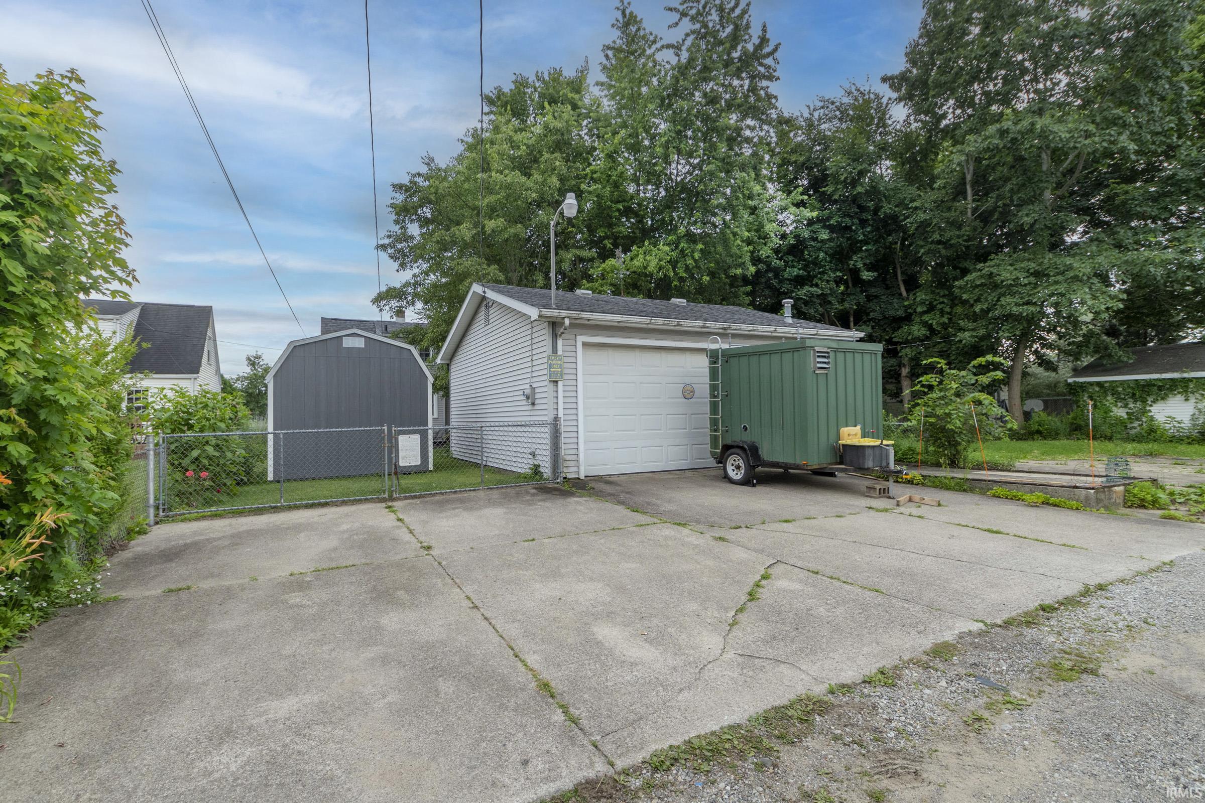 825 E Donmoyer Avenue South Bend IN 46614