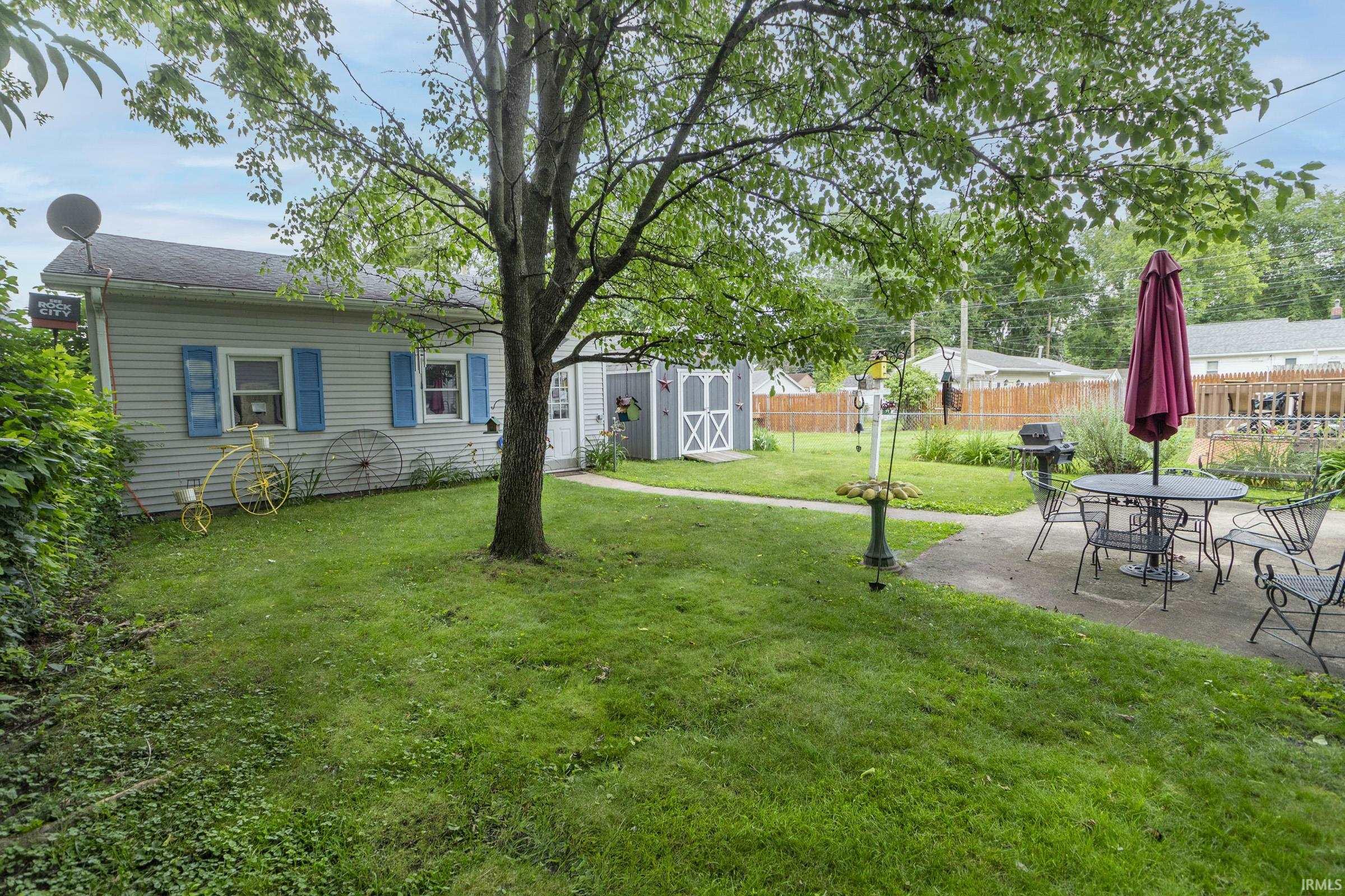 825 E Donmoyer Avenue South Bend IN 46614
