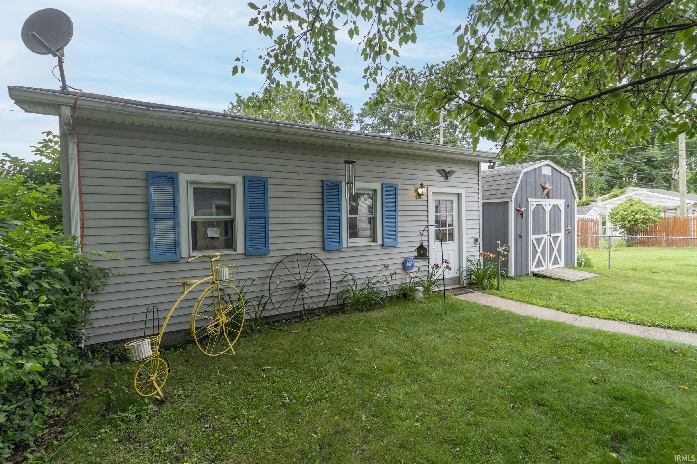 825 E Donmoyer Avenue South Bend IN 46614