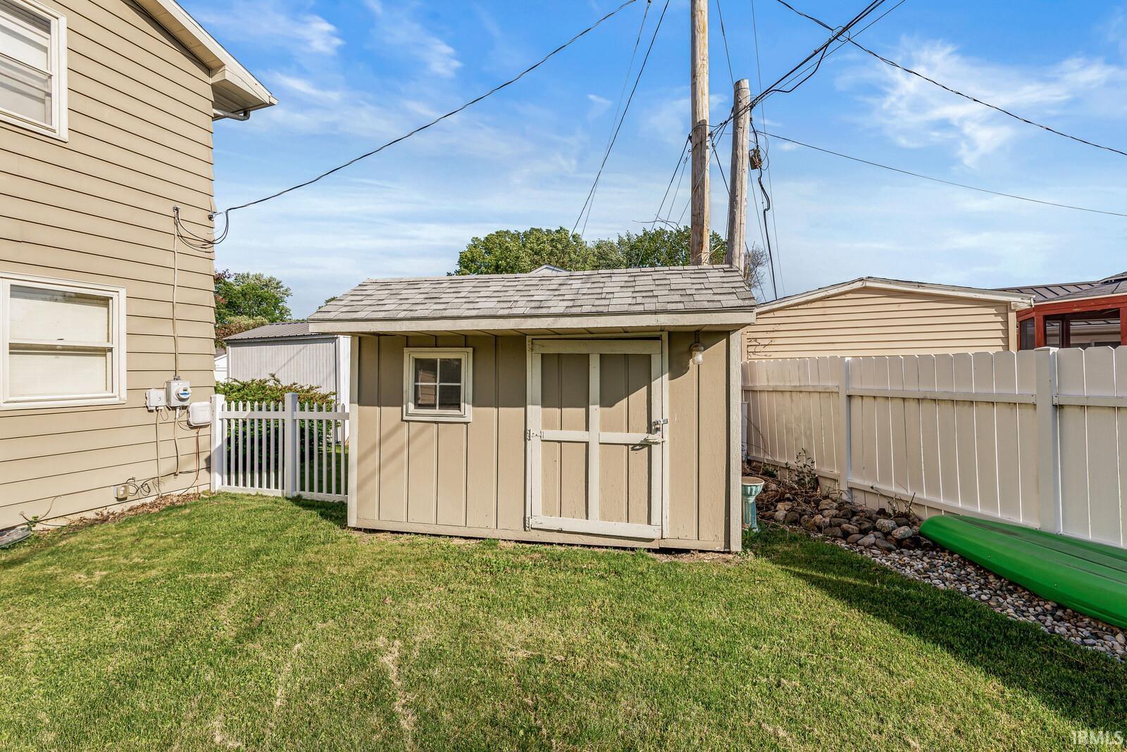 1473 Cambridge Drive South Bend IN 46614
