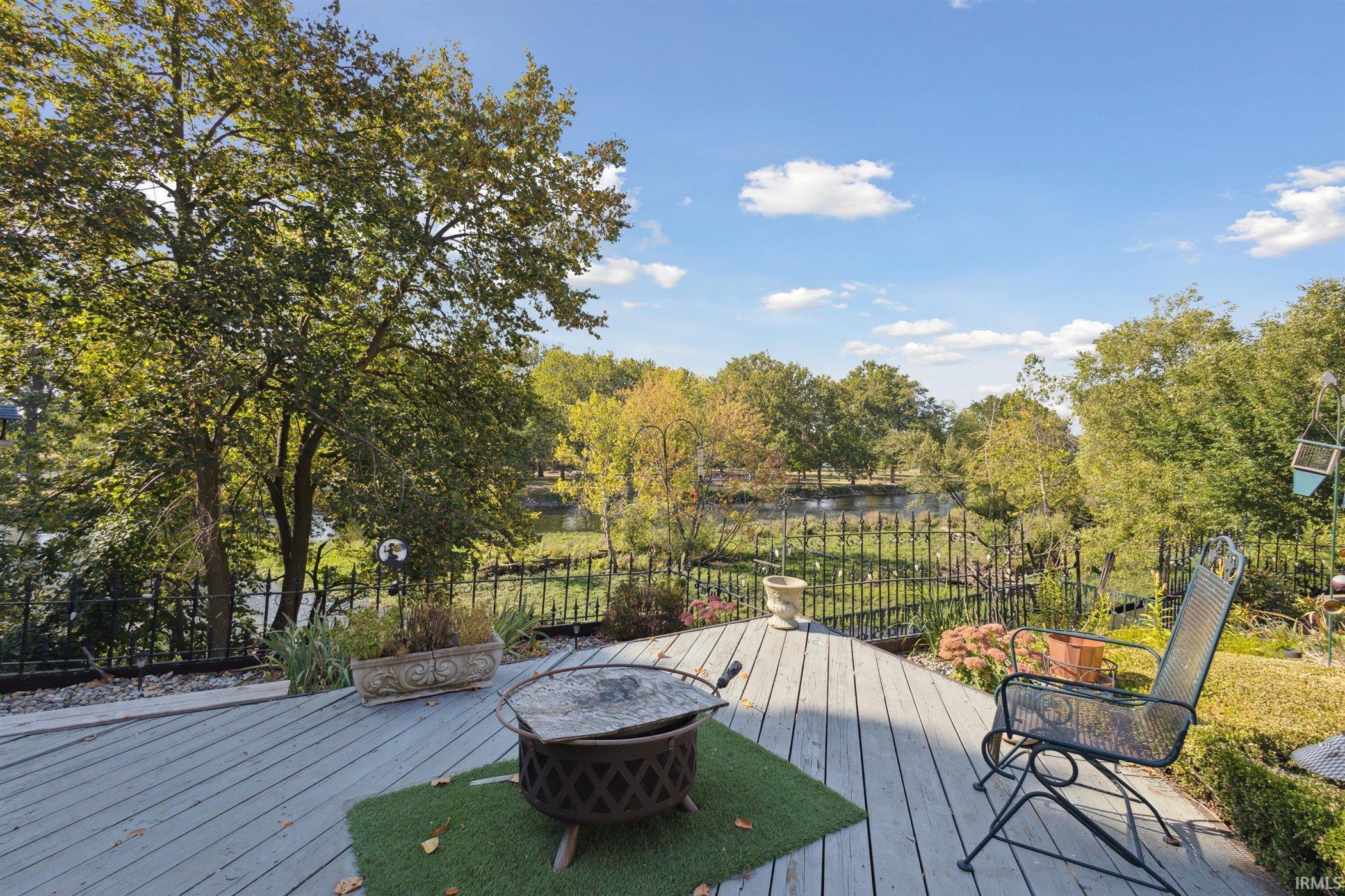 437 E Beardsley Avenue Elkhart IN 46514