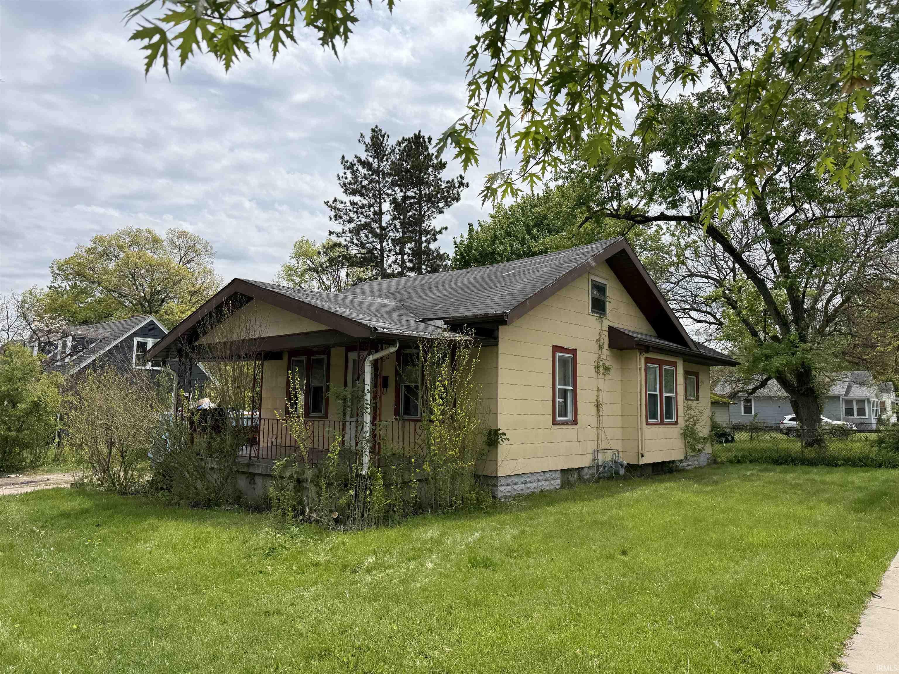 1922 Bergan Street South Bend IN 46628
