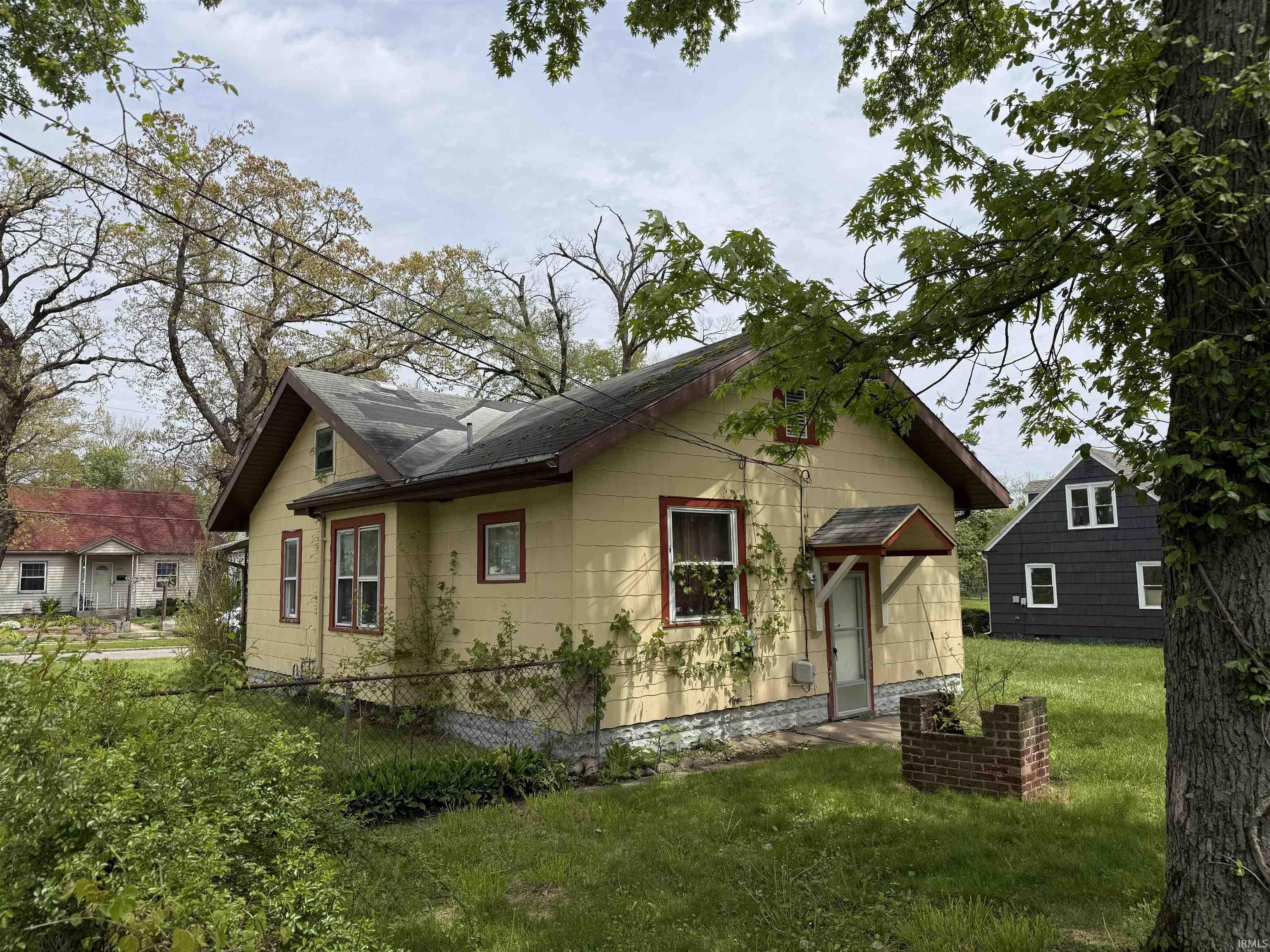 1922 Bergan Street South Bend IN 46628
