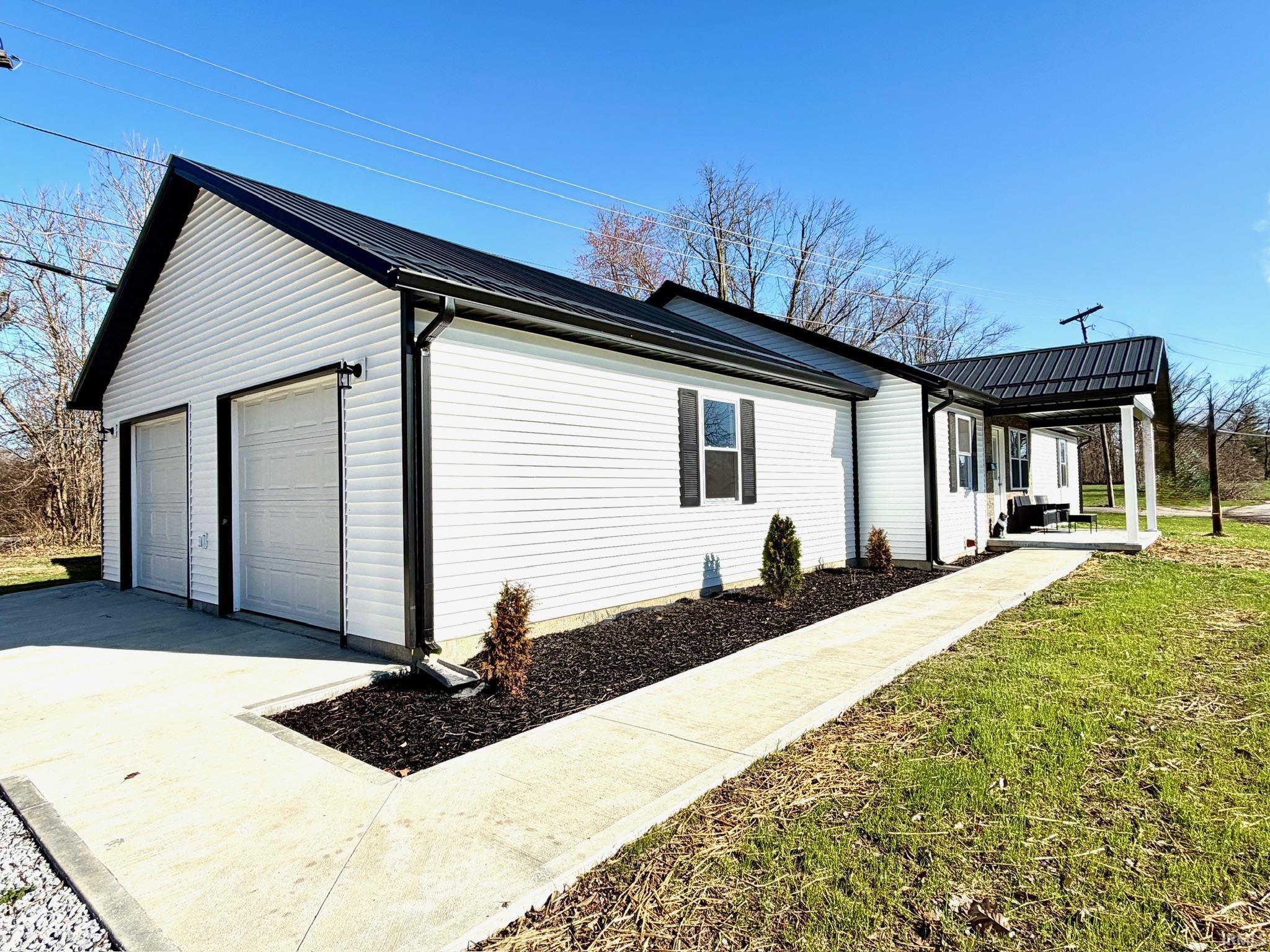 103 E Warren Street Mitchell IN 47446