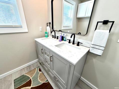 103 E Warren Street Mitchell IN 47446