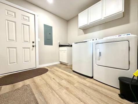 103 E Warren Street Mitchell IN 47446