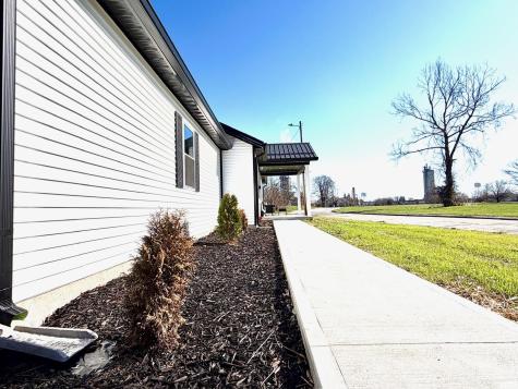 103 E Warren Street Mitchell IN 47446