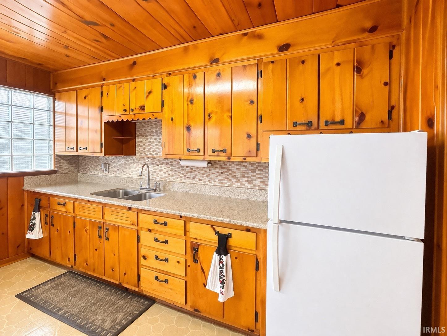 76 W John Street Knox IN 46534