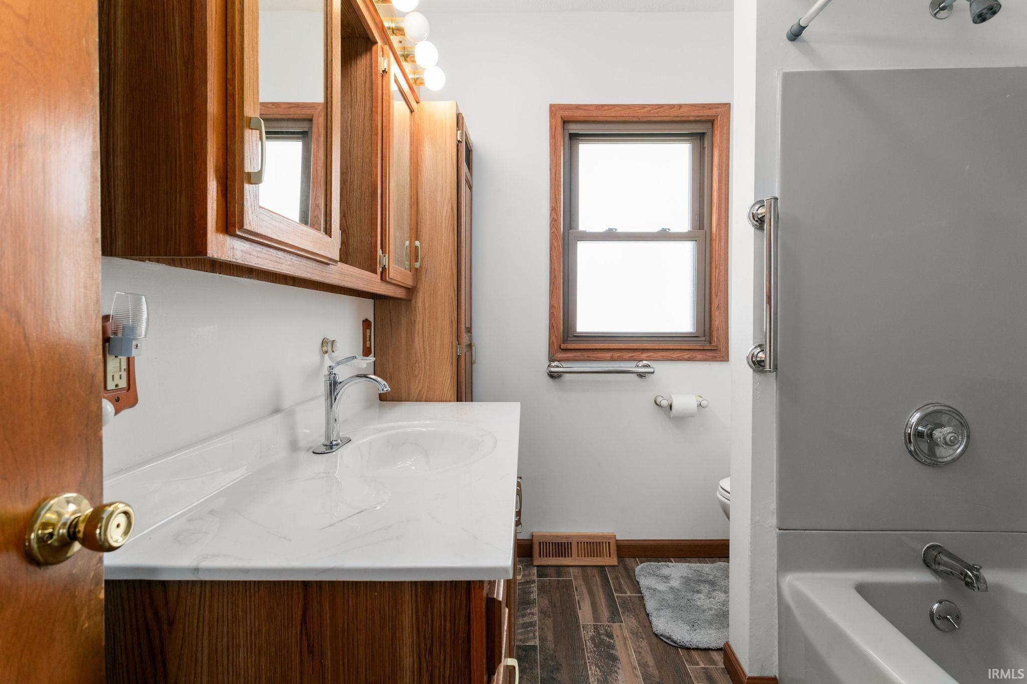 1104 W 8th Street Mishawaka IN 46544