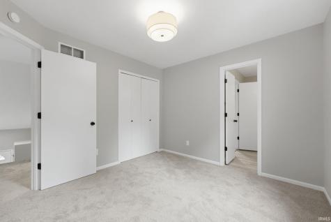 7718 Currie Hill Court Fort Wayne IN 46804