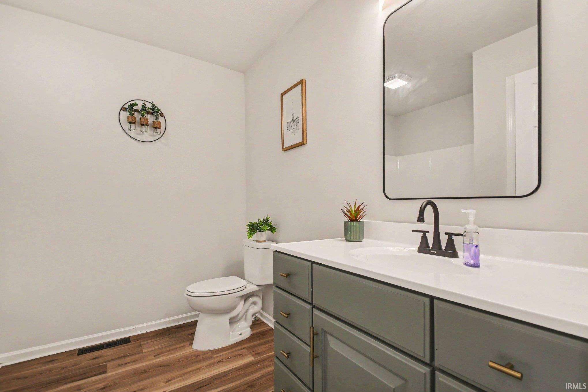 56275 Ellen Avenue Mishawaka IN 46545