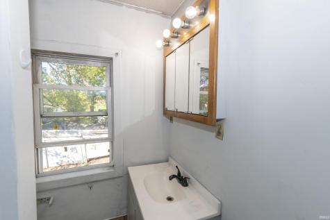 1109 Diamond Avenue South Bend IN 46628
