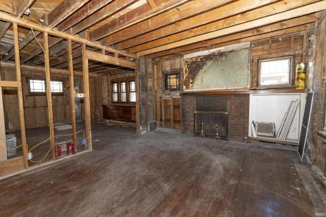 1109 Diamond Avenue South Bend IN 46628