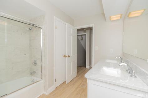7527 Taylor Circle Evansville IN 47715