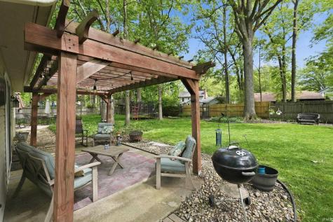5018 Oak Creek Court Fort Wayne IN 46835