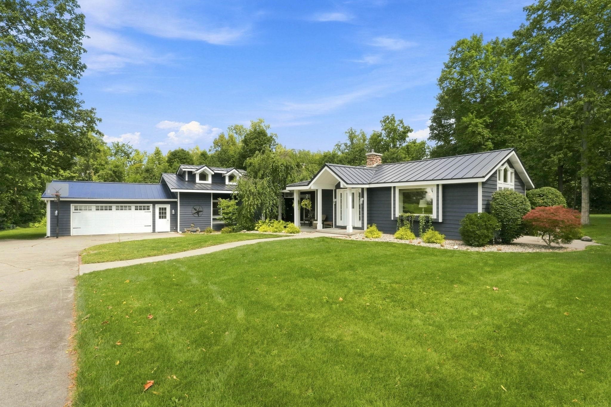 458 E Woodview Drive Nappanee IN 46550