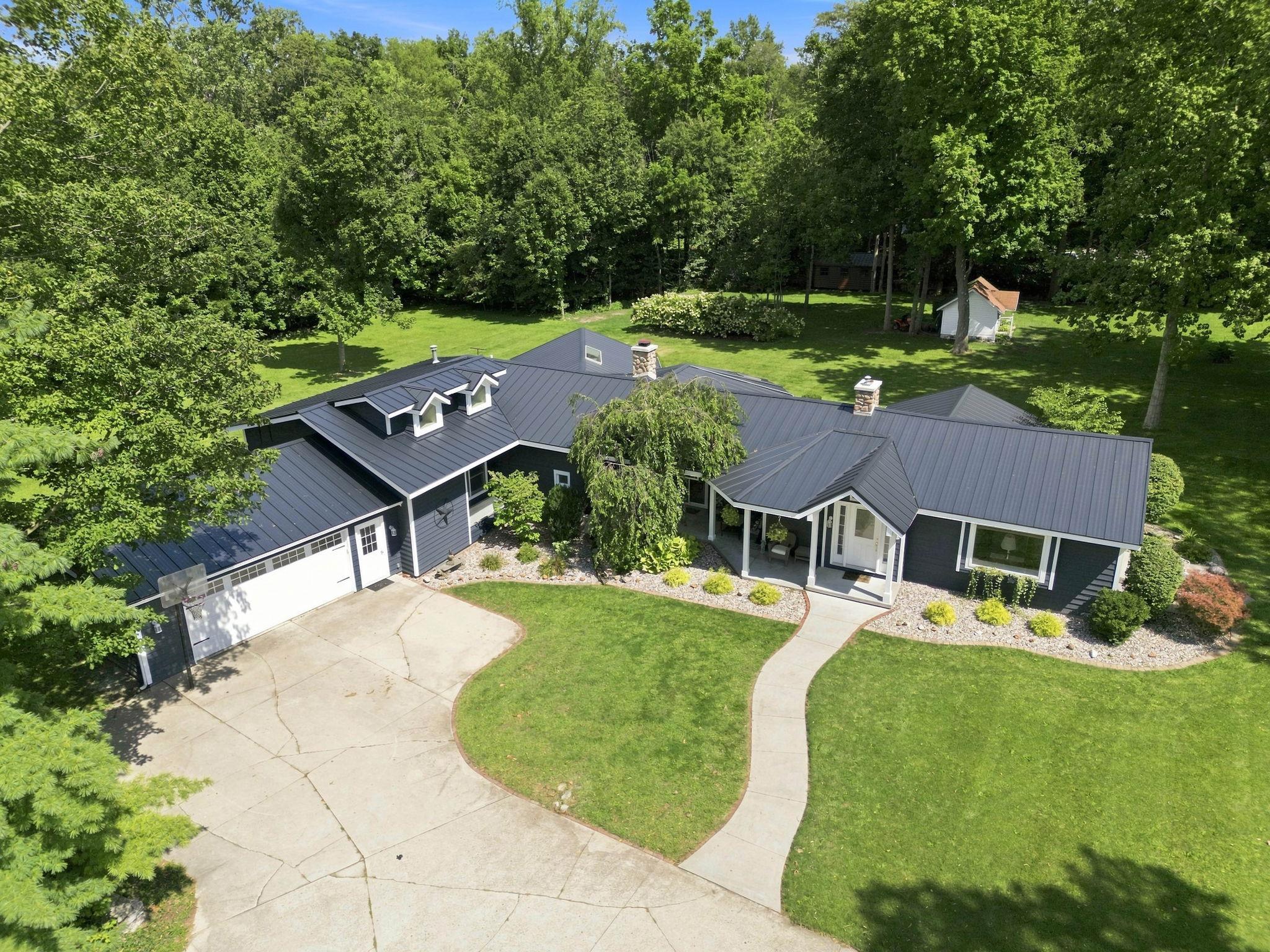 458 E Woodview Drive Nappanee IN 46550