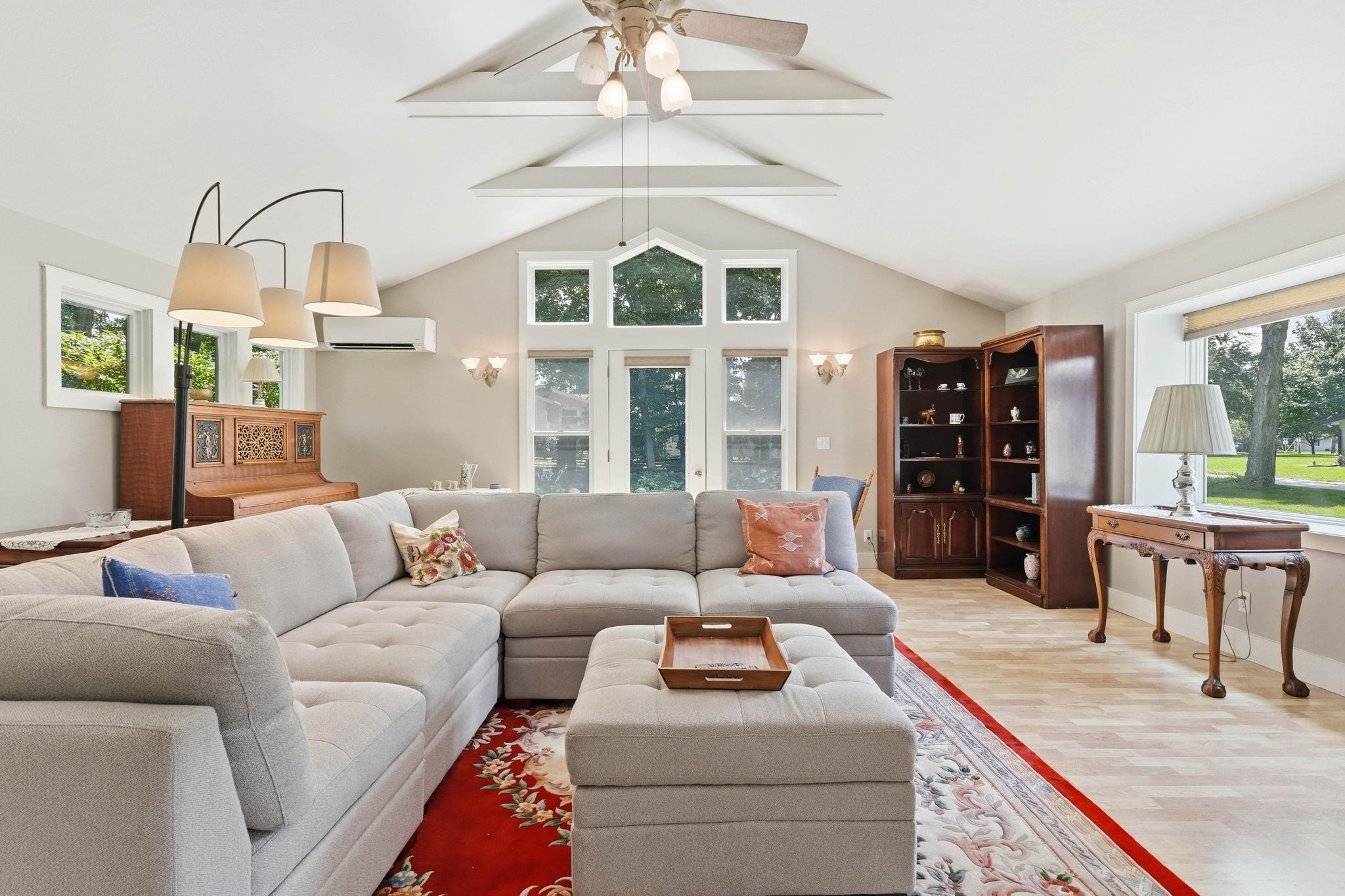 458 E Woodview Drive Nappanee IN 46550