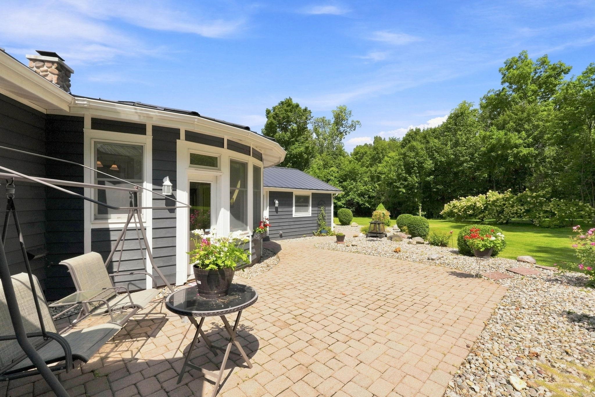 458 E Woodview Drive Nappanee IN 46550