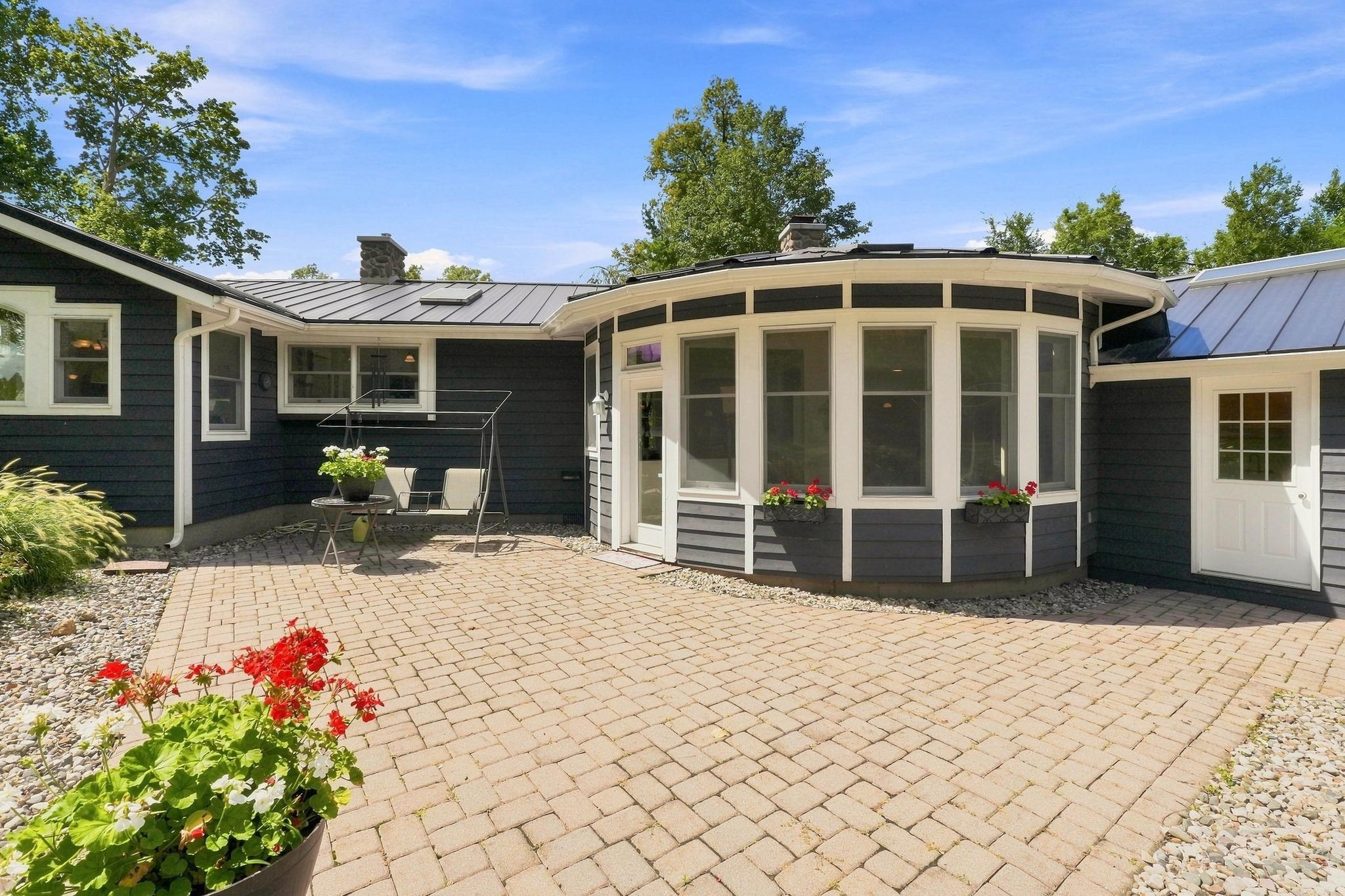 458 E Woodview Drive Nappanee IN 46550