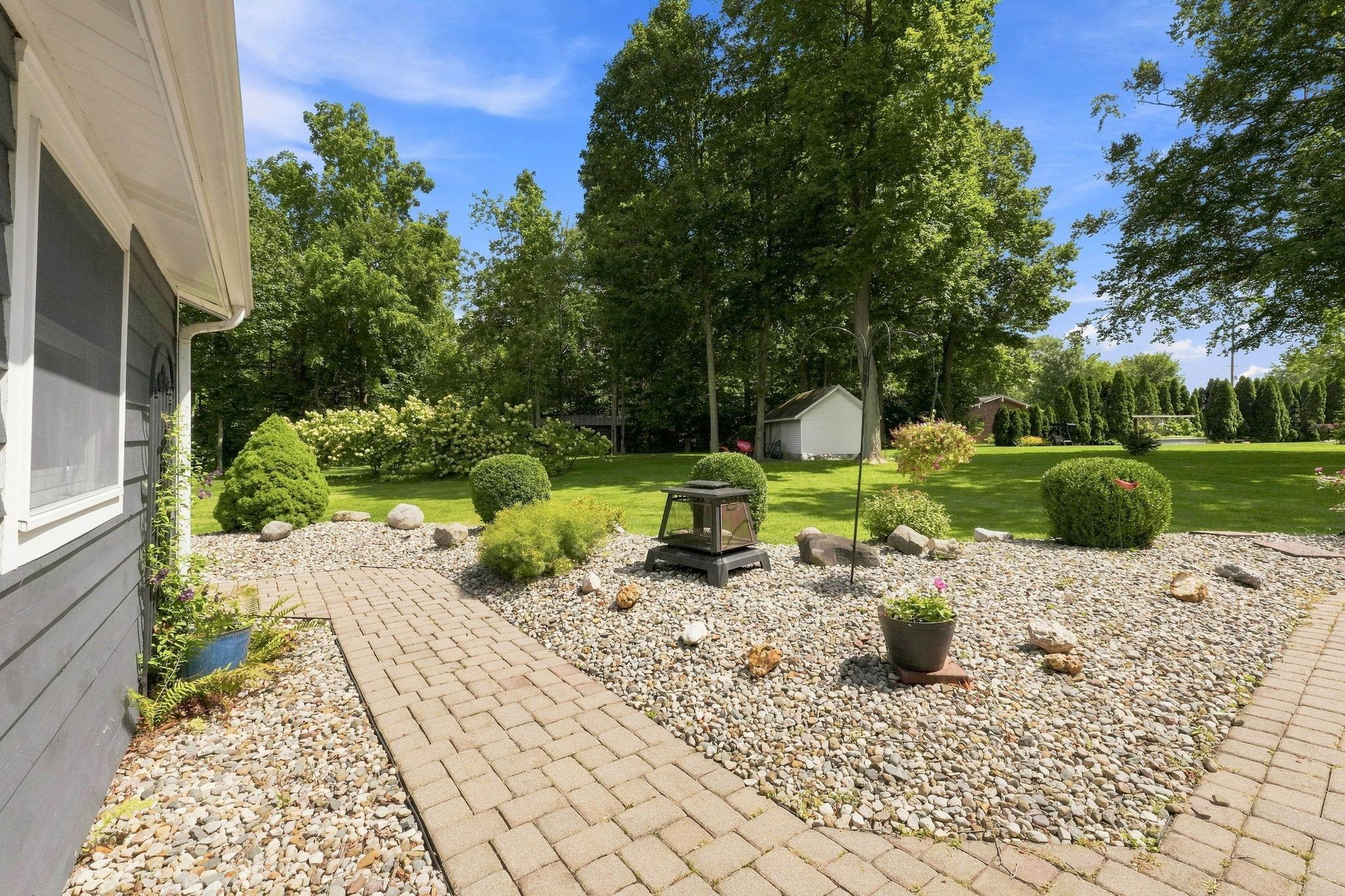 458 E Woodview Drive Nappanee IN 46550