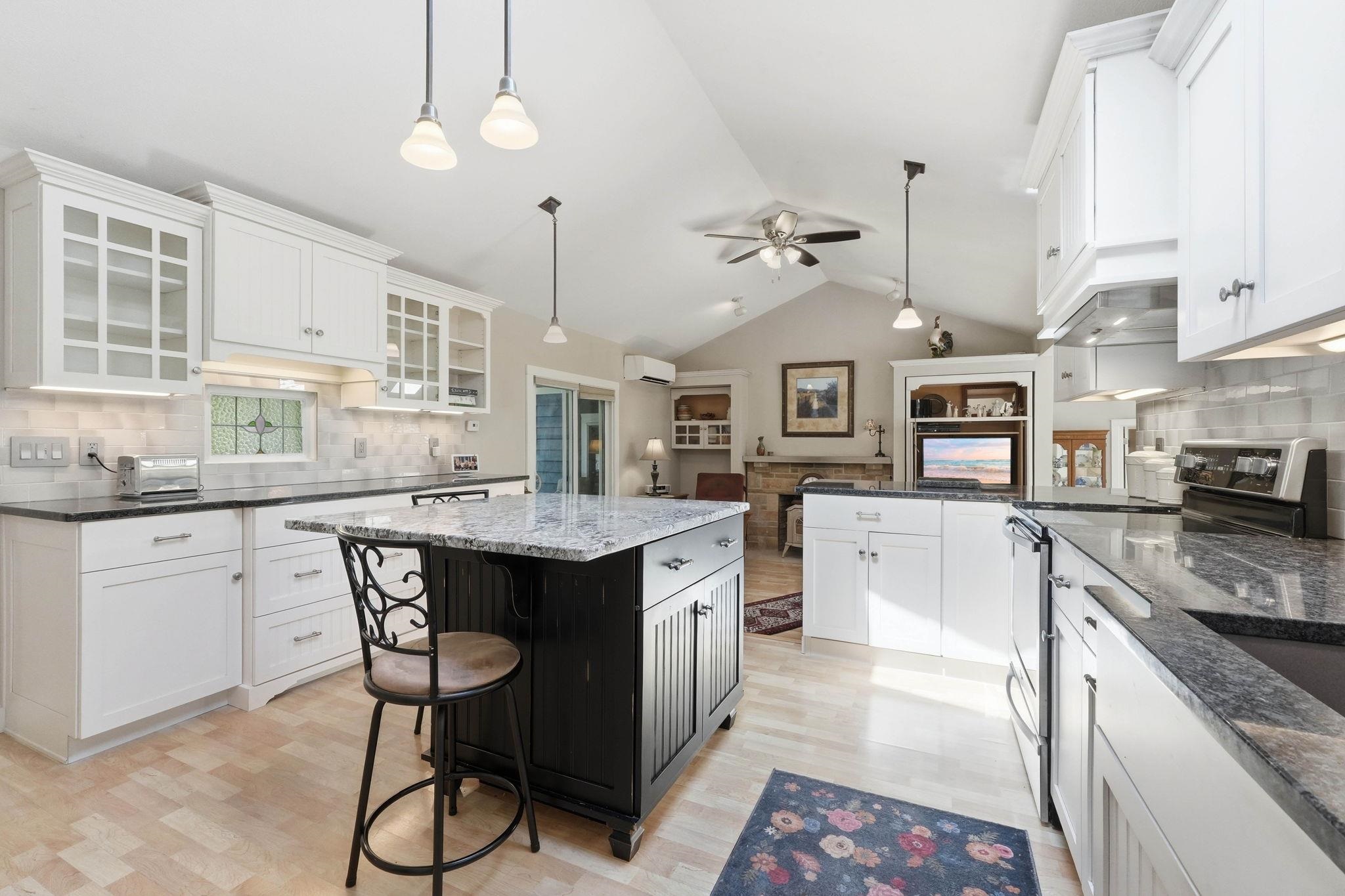 458 E Woodview Drive Nappanee IN 46550